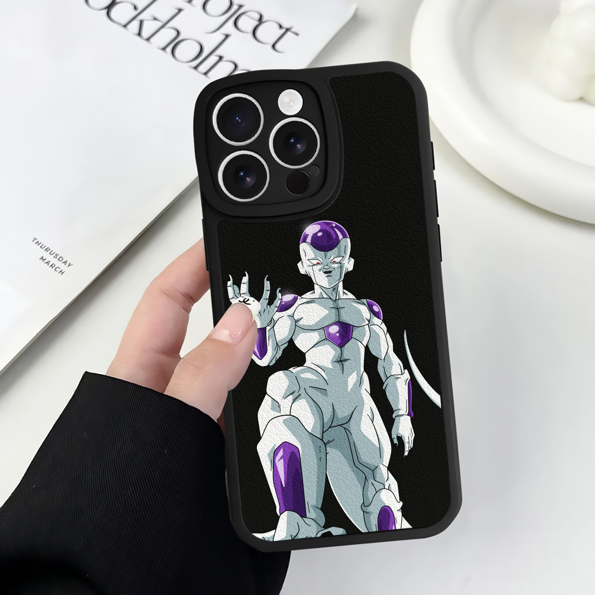 （画像用） ドラゴンボール フリーザ DRAGON BALL Frieza 【iPhone 16シリーズ対応】シリコンスマホケース（レザー調） 材質：シリコン